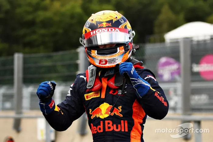 Ganador de la pole Yuki Tsunoda, Carlin