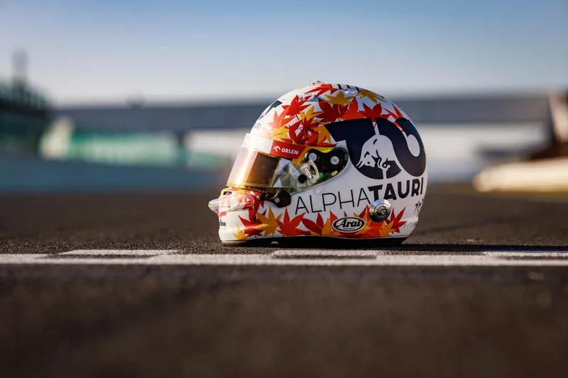Yuki Tsunoda, AlphaTauri, helmet