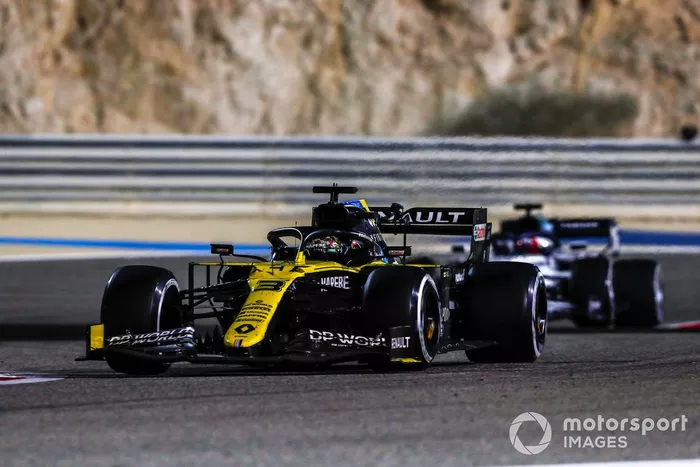 Daniel Ricciardo, Renault F1 Team R.S.20, Daniil Kvyat, AlphaTauri AT01