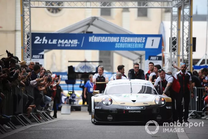 #92 Porsche GT Team Porsche 911 RSR