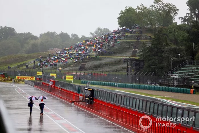Lluvia en el  paddock