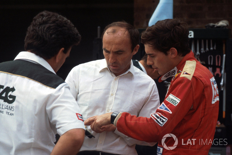 Ayrton Senna, habla de su primera vuelta en el Williams FW08C con el dueño Frank Williams y Allan Ch