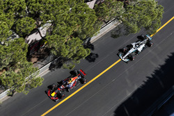 Даніель Ріккардо, Red Bull Racing RB13, Валттері Боттас, Mercedes AMG F1 W08