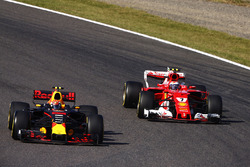 Max Verstappen, Red Bull Racing RB13, Kimi Raikkonen, Ferrari SF70H