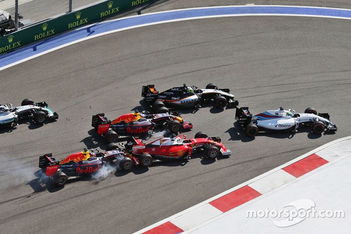 7. Daniil Kvyat, Red Bull Racing, y Sebastian Vettel, Scuderia Ferrari (GP de Rusia)