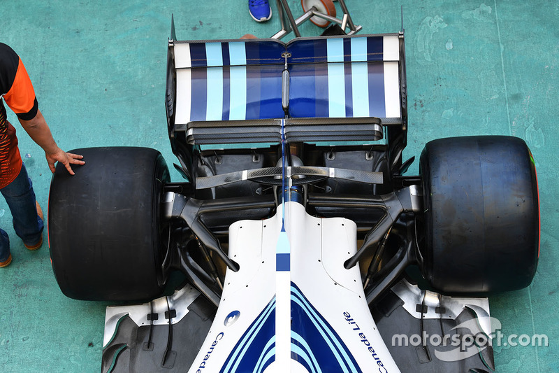 Williams FW40: T-Flügel