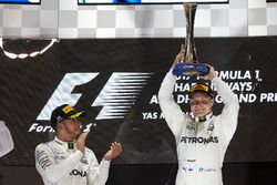 Podium: Second place Lewis Hamilton, Mercedes AMG F1, Race winner Valtteri Bottas, Mercedes AMG F1