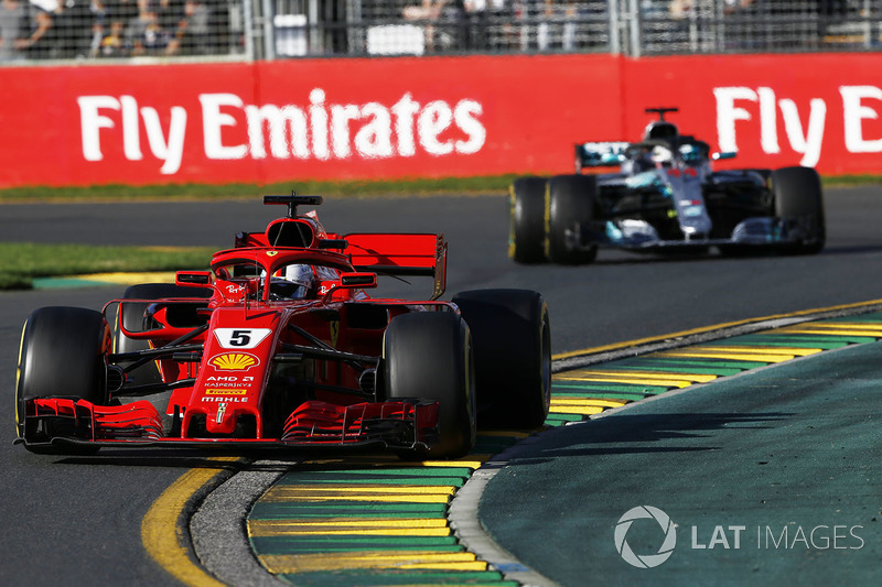 Sebastian Vettel, Ferrari SF71H, Lewis Hamilton, Mercedes-AMG F1 W09