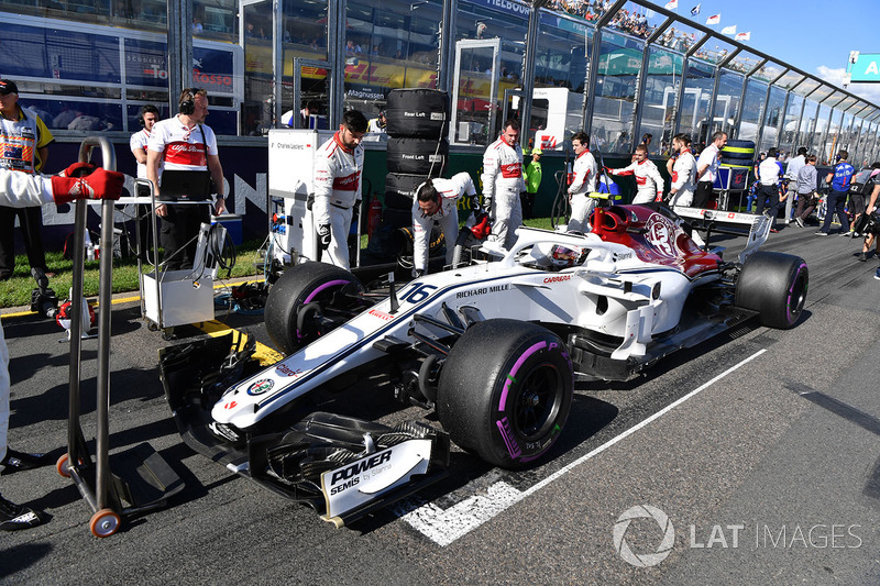 Charles Leclerc, Sauber C37, in griglia