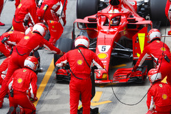 Sebastian Vettel, Ferrari SF71H, effettua un pit stop