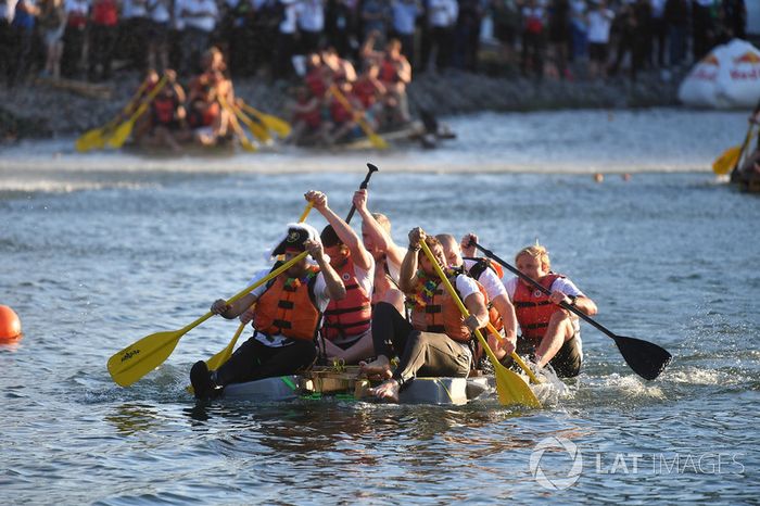 La carrera de balsas