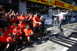Romain Grosjean, Haas F1 Team, e il team Haas F1, festeggiano il miglior risultato del team a oggi