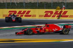 Sebastian Vettel, Ferrari SF71H se va de ancho