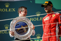 Podyum: Yarış galibi Lewis Hamilton, Mercedes AMG F1 ve 2. Sebastian Vettel, Ferrari