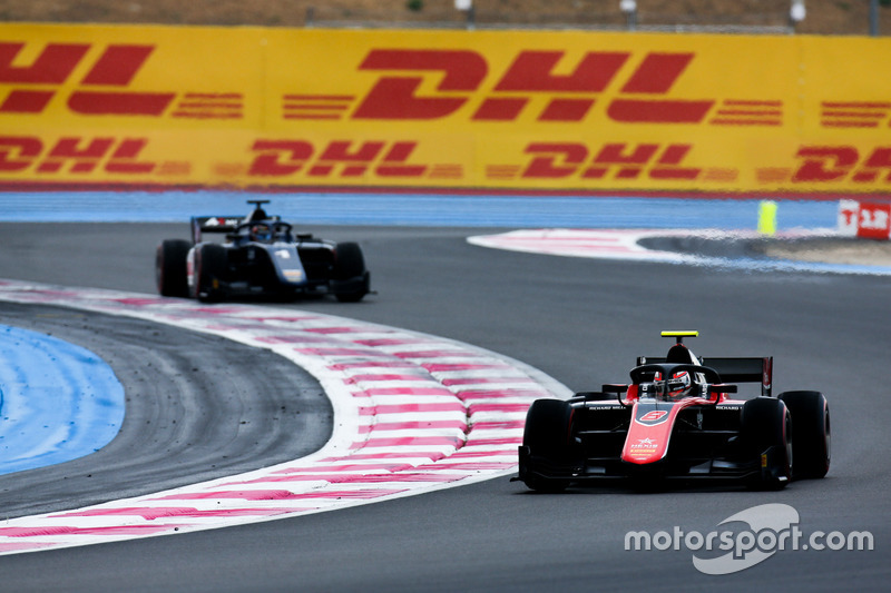 George Russell a dominé la Course Principale, seulement menacé par Sérgio Sette Câmara