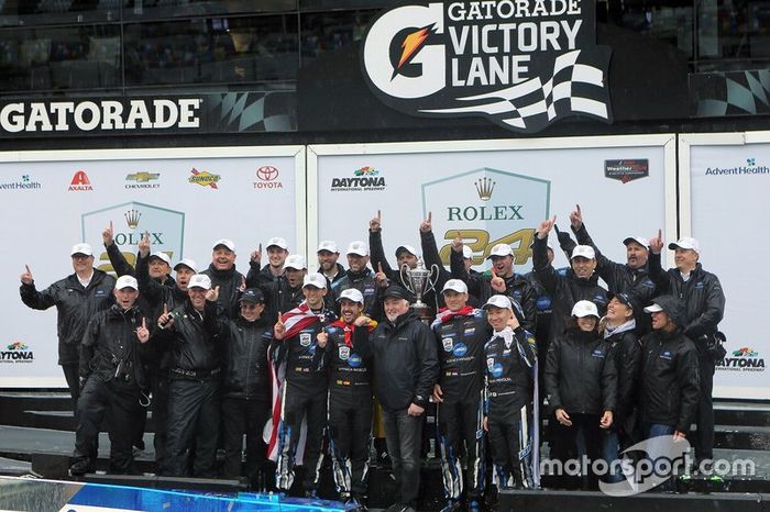 Ganadores #10 Konica Minolta Cadillac DPi-V.R.: Renger Van Der Zande, Jordan Taylor, Fernando Alonso, Kamui Kobayashi