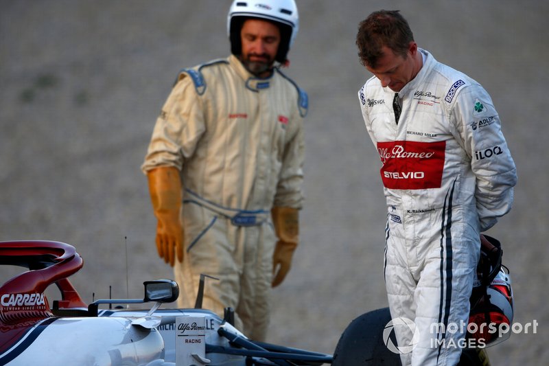 Kimi Raikkonen, Alfa Romeo Racing C38, dopo lo stop in pista