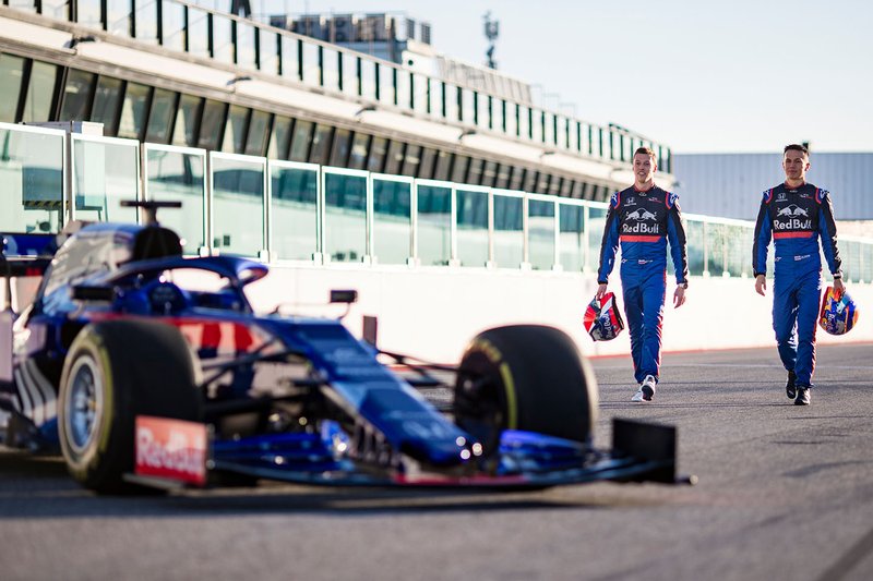 Alex Albon, Scuderia Toro Rosso, Daniil Kvyat, Scuderia Toro Rosso con la Scuderia Toro Rosso STR14