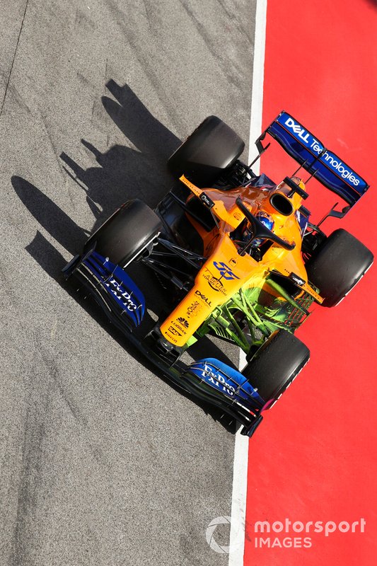 Carlos Sainz Jr., McLaren MCL34, dans la voie des stands