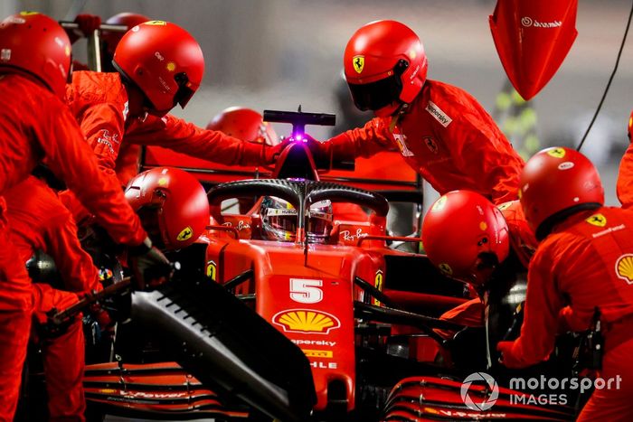 Sebastian Vettel, Ferrari SF1000, pit stop