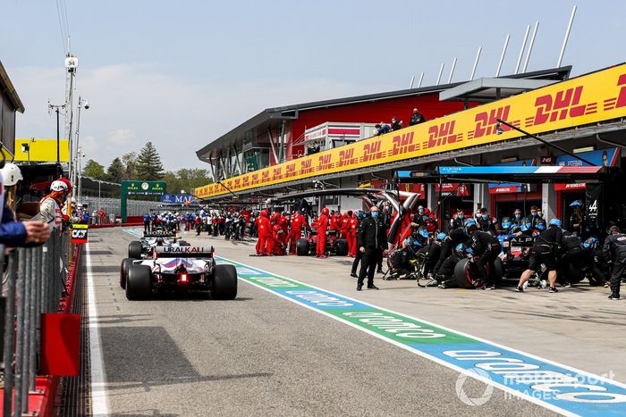 Mick Schumacher, Haas VF-21, Fernando Alonso, Alpine A521