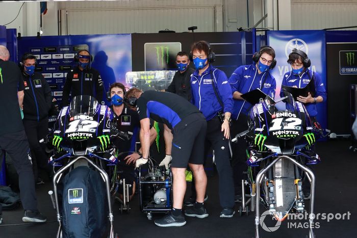 Maverick Vinales, Yamaha Factory Racing, Yamaha garage and crew