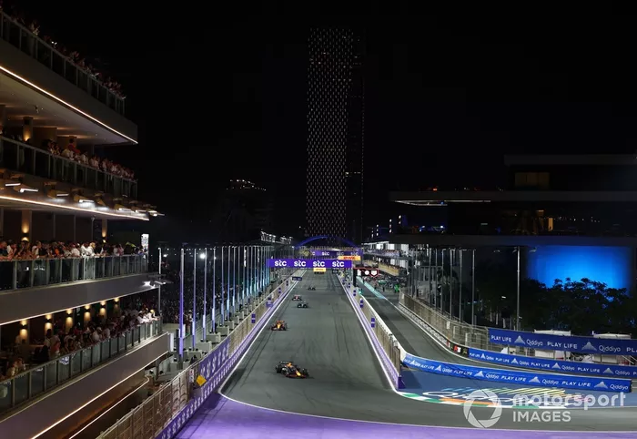 Oscar Piastri, McLaren, Max Verstappen, Red Bull Racing, George Russell, Mercedes