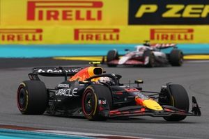 Esteban Ocon, Haas F1 Team, Yuki Tsunoda, Red Bull Racing Team