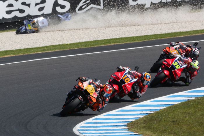Pol Espargaro, Red Bull KTM Tech3, Fermin Aldeguer, Gresini Racing crash