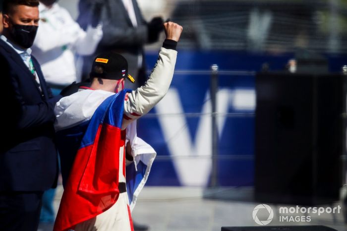 Podio: segundo lugar Nikita Mazepin, Hitech Grand Prix