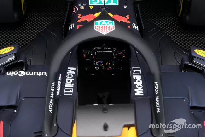 Aston Martin Red Bull Racing RB15 van Amalgam, schaal 1:8