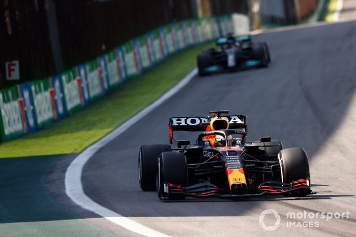 Max Verstappen, Red Bull Racing RB16B, Lewis Hamilton, Mercedes W12