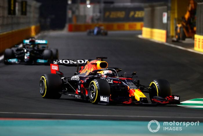 Max Verstappen, Red Bull Racing RB16B, Lewis Hamilton, Mercedes W12
