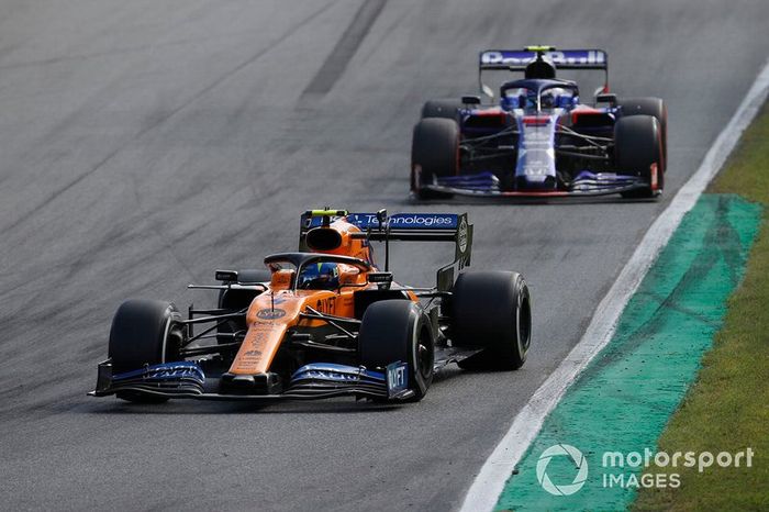 Lando Norris, McLaren MCL34, Pierre Gasly, Toro Rosso STR14