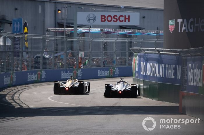 Andre Lotterer, DS TECHEETAH, DS E-Tense FE19 pasa a Jose Maria Lopez, Dragon Racing, Penske EV-3 