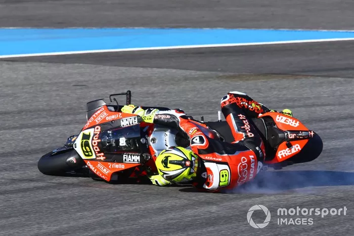 Caída de Alvaro Bautista, Aruba.it Racing-Ducati Team, se cae en la FP3