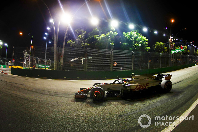 16: Кевин Магнуссен, Haas F1 Team VF-18