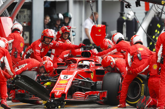 Sebastian Vettel, Ferrari SF71H, pits