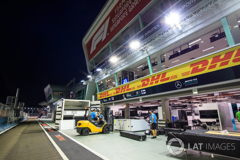 Muatan di pitlane