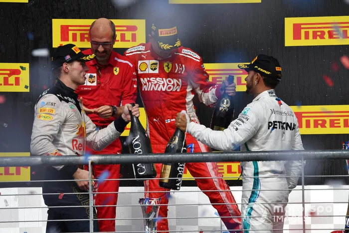 Podio: segundo lugar Max Verstappen, Red Bull Racing, ganador de la carrera Kimi Raikkonen, Ferrari y tercer lugar Lewis Hamilton, Mercedes AMG F1