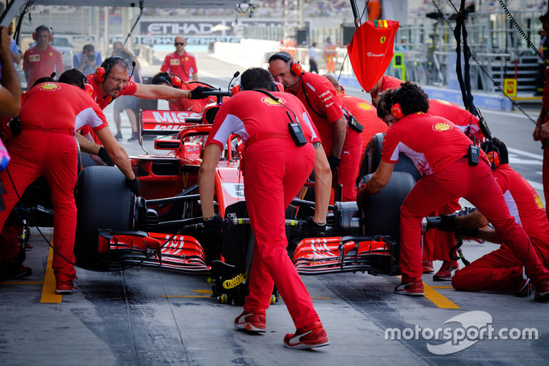 Sebastian Vettel, Ferrari SF71H, ai box