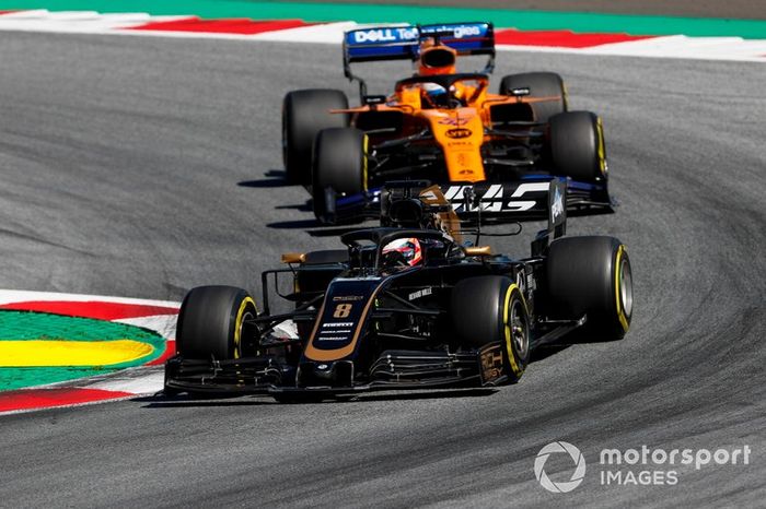 Romain Grosjean, Haas F1 Team VF-19, Carlos Sainz Jr., McLaren MCL34