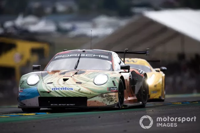 #56 Team Project 1 Porsche 911 RSR: Jörg Bergmeister, Patrick Lindsey, Egidio Perfetti