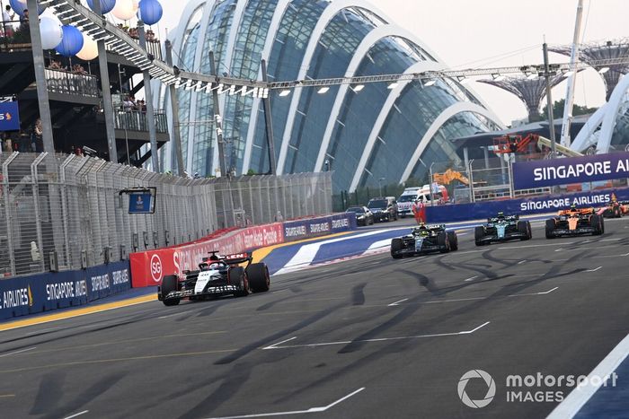 Liam Lawson, AT04 AlphaTauri, Lewis Hamilton, Mercedes F1 W14, Fernando Alonso, Aston Martin AMR23, Lando Norris, McLaren MCL60