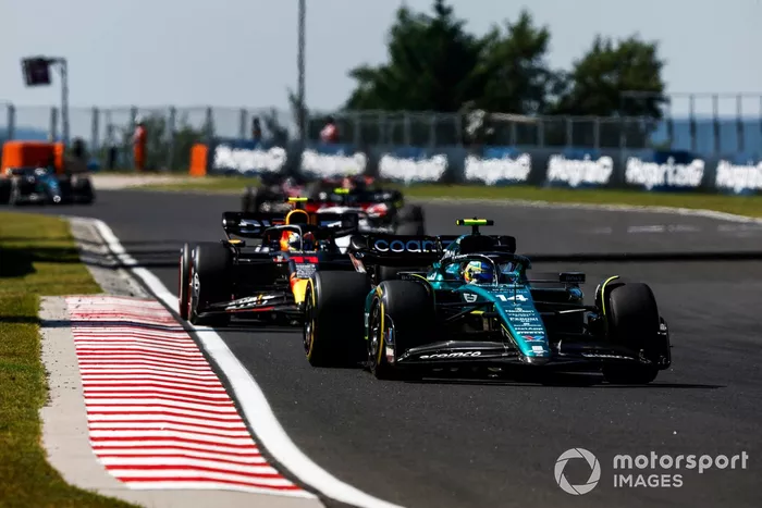 Fernando Alonso, Aston Martin AMR23, Sergio Pérez, Red Bull Racing RB19