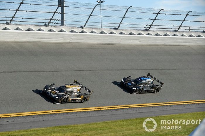 #5 Mustang Sampling Racing / JDC-Miller MotorSports Cadillac DPi, DPi: Sebastien Bourdais, Loic Duval, Joao Barbosa, #10 Wayne Taylor Racing Cadillac DPi-V.R. Cadillac DPi, DPi: Renger Van Der Zande, Ryan Briscoe, Scott Dixon, Kamui Kobayashi