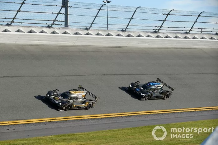 #5 Mustang Sampling Racing / JDC-Miller MotorSports Cadillac DPi, DPi: Sebastien Bourdais, Loic Duval, Joao Barbosa, #10 Wayne Taylor Racing Cadillac DPi-V.R. Cadillac DPi, DPi: Renger Van Der Zande, Ryan Briscoe, Scott Dixon, Kamui Kobayashi