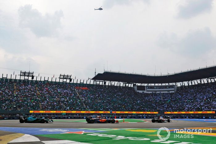 Zhou Guanyu, Alfa Romeo C42, Daniel Ricciardo, McLaren MCL36, Sebastian Vettel, Aston Martin AMR22