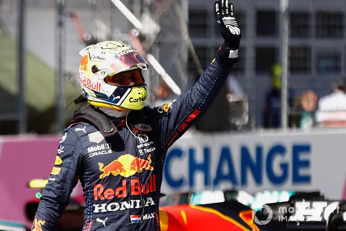 Ganador de la pole Max Verstappen, Red Bull Racing RB16B  