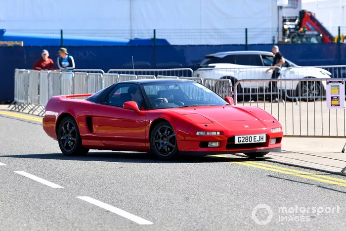  Sergio Pérez, Red Bull Racing, en un Honda NSX
